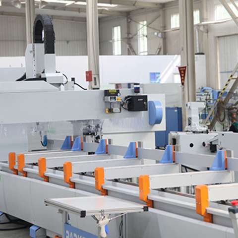 新型高速四軸數(shù)控加工中心